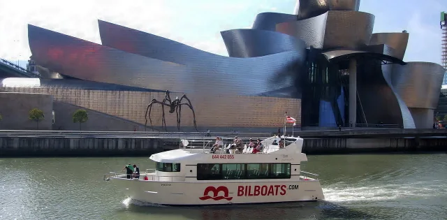 Navegando al mar por la Ría de Bilbao hasta Santurtzi