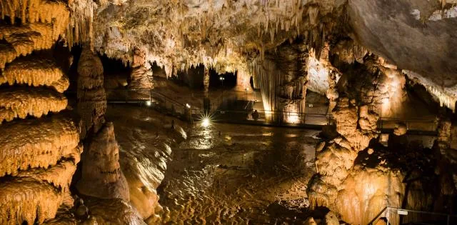 Visita a las cuevas de Pozalagua en el Valle de Carranza