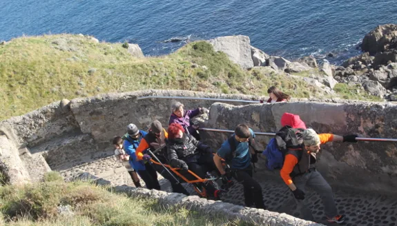 San Juan de Gaztelugatxe en silla de ruedas Joëlette