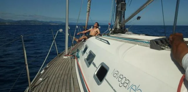 Navegar o remar en el Bidasoa y cata de txakoli